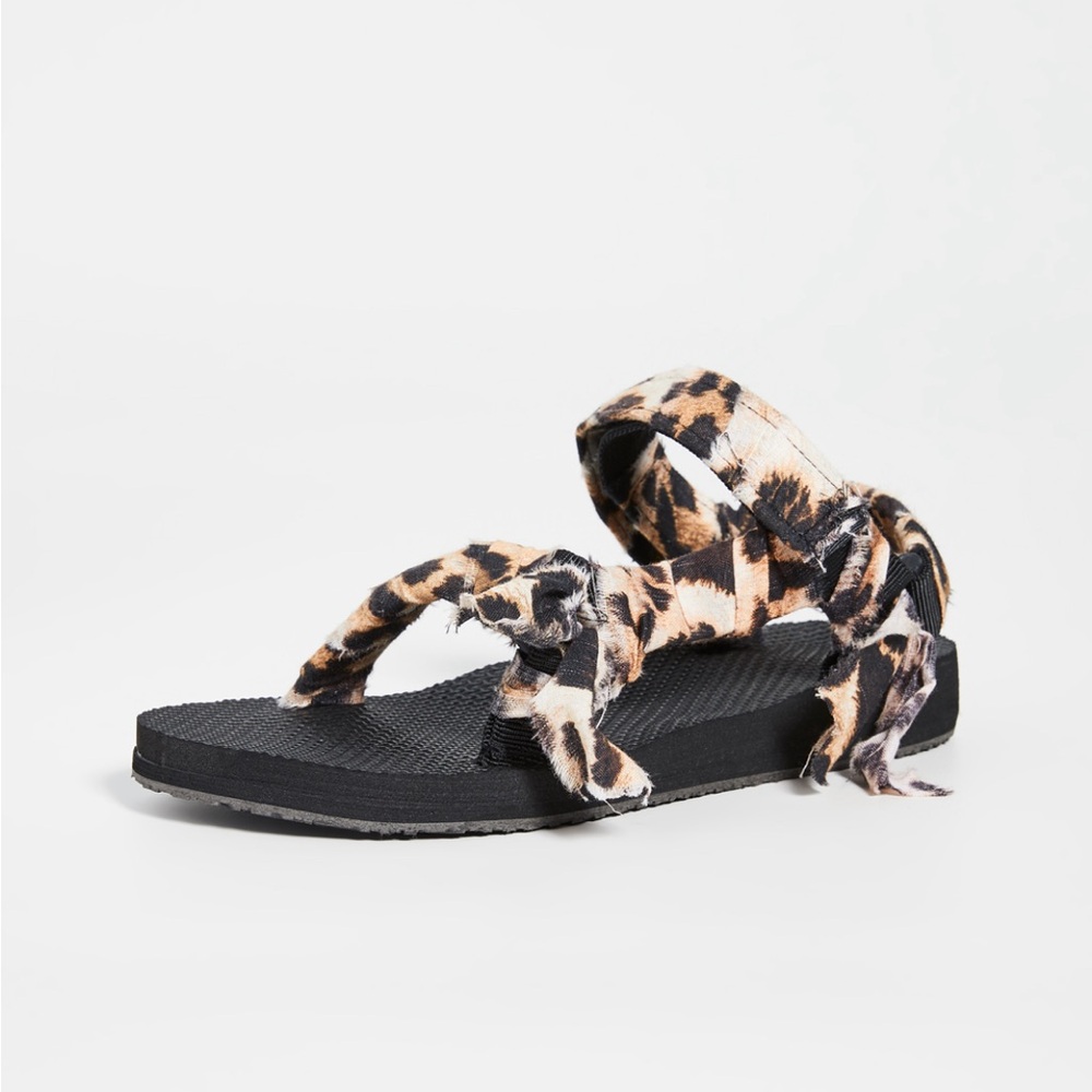 Arizona love leopard trekky fun sandals